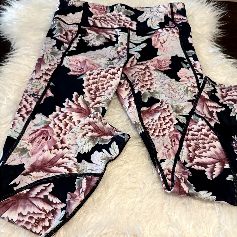 Athleta cute floral yoga pants